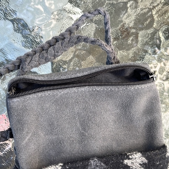 Never used genuine leather Manitobah Mukluks crossbody mini purse/phone purse - Picture 8 of 10